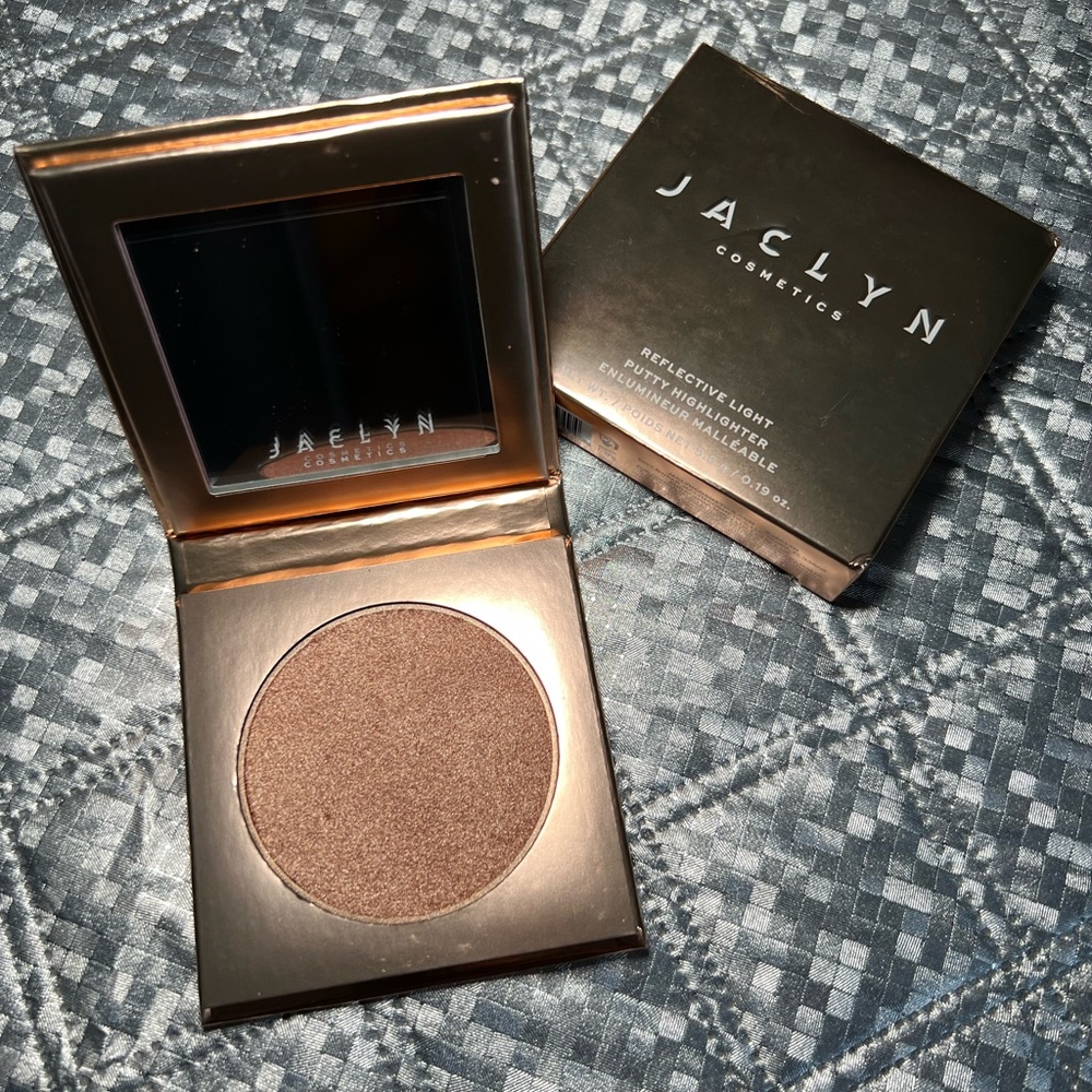 New. BNIB Jaclyn Hill Skylight Reflective Light Putty Highlighter!!